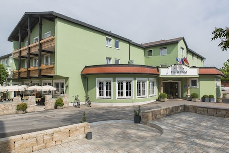 Front of property. Hotel-Restaurant Richard Held