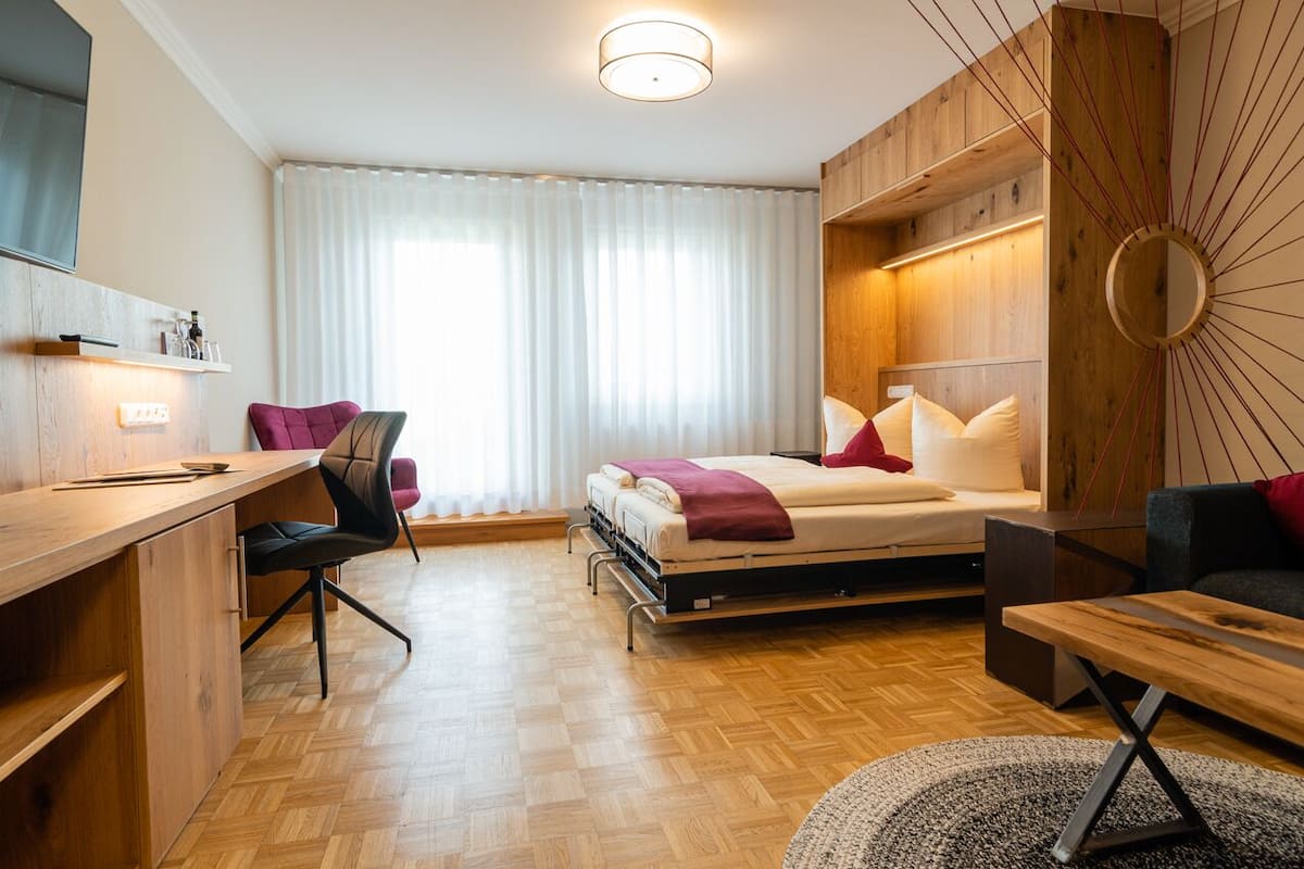 deluxe suite | 1 bedroom, hypo-allergenic bedding, minibar, individually decorated