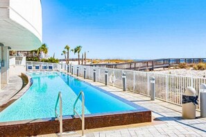 Indoor pool - 🌞The beach is calling- Come stroll the beach for some treasures 🐚🌊 (Gulf Shores)