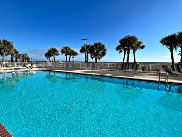 Een binnenzwembad, een verwarmd zwembad