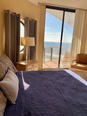 2 bedrooms, iron/ironing board, free WiFi, bed sheets - FREE Beach SRVC! FREE Beach Bonfires! Fantastic Amenities! VIEWS 4 MILES! (Miramar Beach)