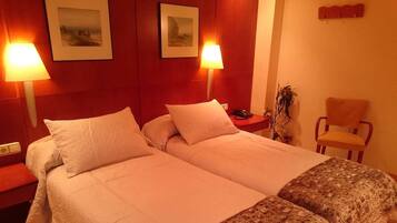 Habitació doble per a ús individual superior | Caixa forta a l'habitació, decoració individual i escriptori