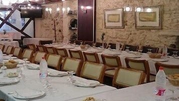 Café da manhã, almoço e jantar