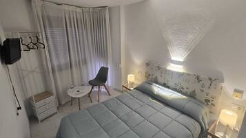 Habitació doble | Caixa forta a l'habitació, decoració individual i escriptori