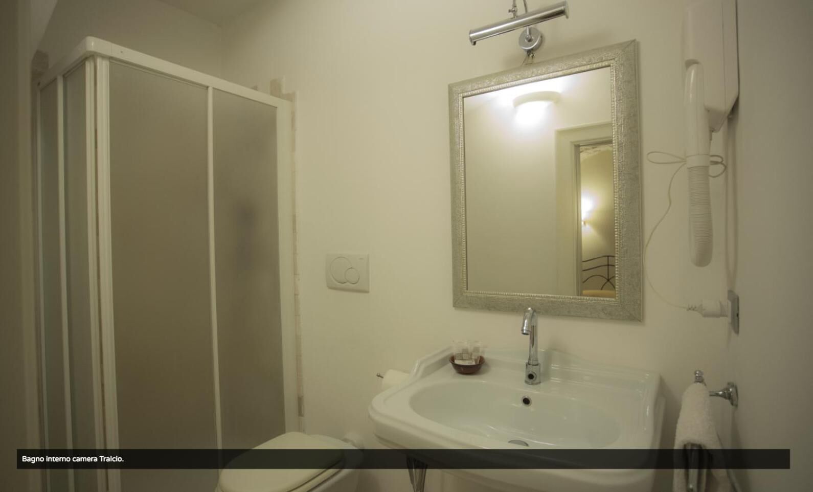 Dusche, Regendusche, kostenlose Toilettenartikel, Haartrockner