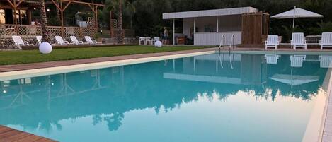 Piscine extérieure (ouverte en saison)