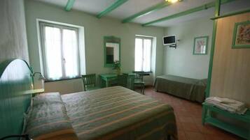 Desk, iron/ironing board, free WiFi, wheelchair access