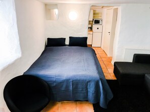 Double Room (Lower Ground Floor with Sofa Bed) | Blackout drapes, iron/ironing board, free WiFi - Boende Visby (Visby)
