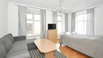 Dobbeltrom (Lower Ground Floor with Sofa Bed) | Oppholdsområde | Flatskjerm-TV