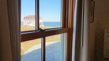 Room, 1 King Bed, Non Smoking, Partial Ocean View | View from room