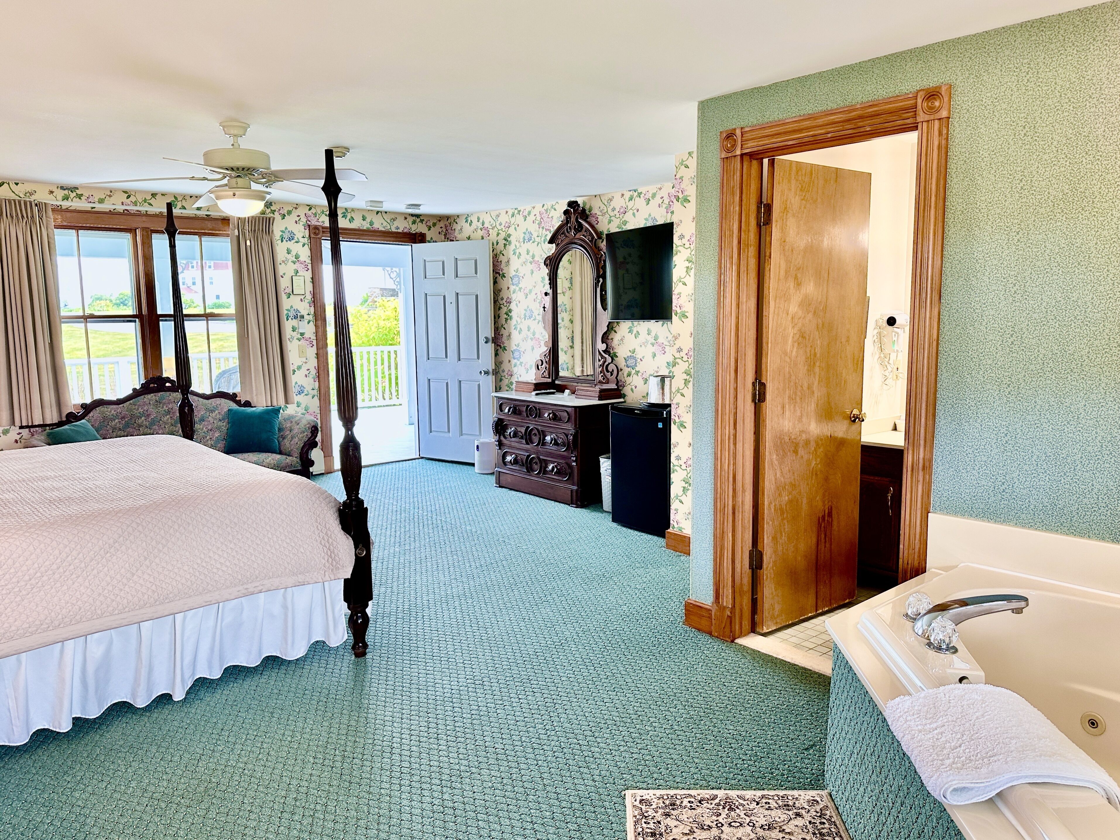 Room, 1 King Bed, Non Smoking, Garden View