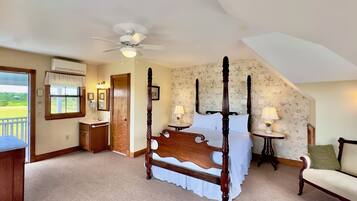 Chambre, 1 grand lit, non-fumeurs, vue partielle sur l'océan | 1 chambre, fer et planche à repasser, Wi-Fi gratuit, draps fournis