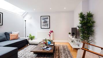 Apartment, 2 Bedrooms | Living room | TV