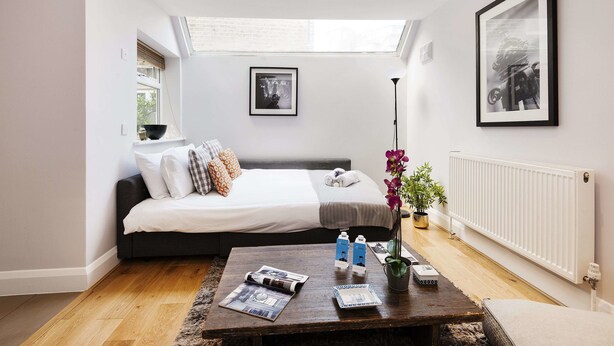 Apartment, 2 Schlafzimmer | Wohnbereich | Fernseher