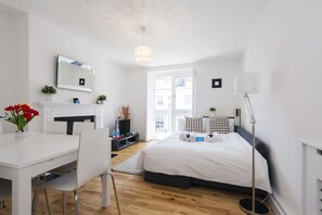 Apartment, 3 Bedrooms | Living area
