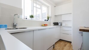 Apartment, 3 Bedrooms | Private kitchen - The Chelsea Sandhills Residence - TL19 (London)