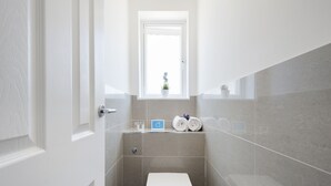 Apartment, 3 Bedrooms | Bathroom - The Chelsea Sandhills Residence - TL19 (London)