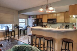 Cookware/dishes/utensils