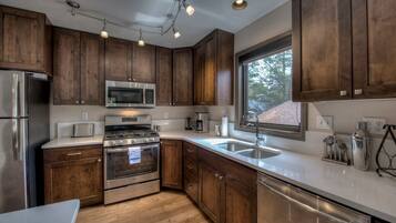 Cookware/dishes/utensils