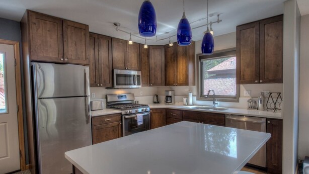 Cookware/dishes/utensils - Broken Lance Chalet- On Bus Line, Minutes to Town! (Breckenridge)