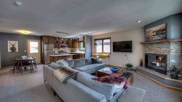 Televisión y chimenea