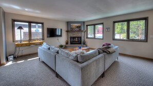 TV, fireplace - Broken Lance Chalet- On Bus Line, Minutes to Town! (Breckenridge)