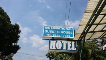 Mặt tiền nơi lưu trú