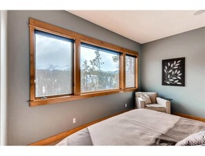 3 bedrooms, iron/ironing board, free WiFi