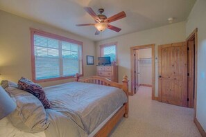 4 bedrooms, iron/ironing board, free WiFi