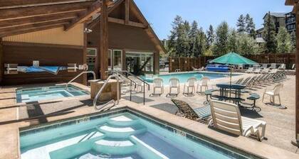 Downtown Retreat - Steps to Main St & Village Pool
