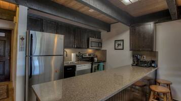 Cookware/dishes/utensils