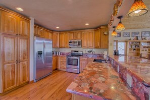 Private kitchen - Hamilton Creek Gathering! (Silverthorne)
