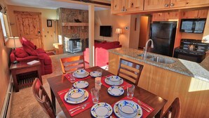 In-room dining - Frisco Launchpad - Ski Summit! (Frisco)