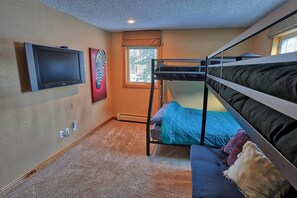 3 bedrooms, iron/ironing board, free WiFi