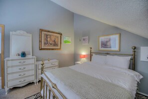 3 kamar tidur, setrika/meja setrika, dan Wi-Fi gratis