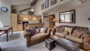 2 bedrooms - Inner Circle Sunshine - Minutes From Downtown! (Breckenridge)