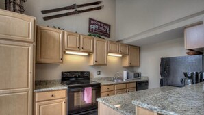 Private kitchen - Inner Circle Sunshine - Minutes From Downtown! (Breckenridge)