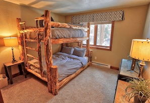 2 bedrooms, iron/ironing board, free WiFi