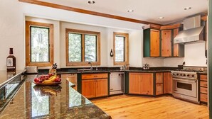 Unclassified image, 5 of 22, button - Lazy Fox Lodge in National Forest (Breckenridge)