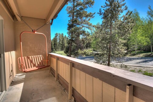 Maggie Pond Escape - Steps to the Village & Town!