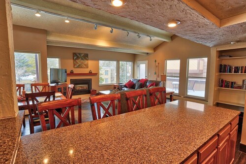 Maggie Pond Escape - Steps to the Village & Town!