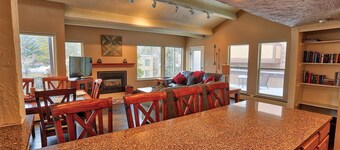 Maggie Pond Escape - Steps to the Village & Town!