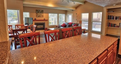 Maggie Pond Escape - Steps to the Village & Town!