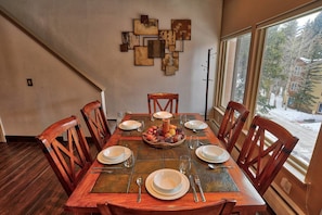 In-room dining - Maggie Pond Escape - Steps to the Village & Town! (Breckenridge)