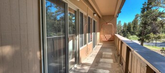 Maggie Pond Escape - Steps to the Village & Town!