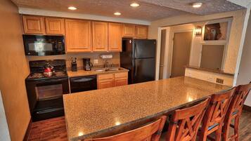 Cookware/dishes/utensils