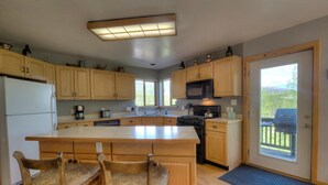 Cookware/dishes/utensils - Peak 7 Mountain Lodge - Hot Tub & Expansive Views! (Breckenridge)