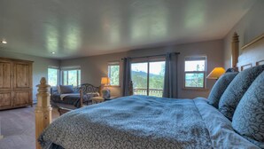 5 bedrooms, iron/ironing board, free WiFi - Peak 7 Mountain Lodge - Hot Tub & Expansive Views! (Breckenridge)