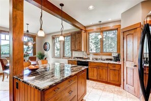 Cookware/dishes/utensils