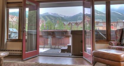 Ridge St. Lookout - Step Into the Heart of Breck!